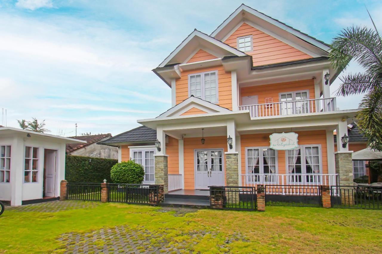 Capital O 92559 Sweet Peach House Hotel Montongbuwoh Luaran gambar