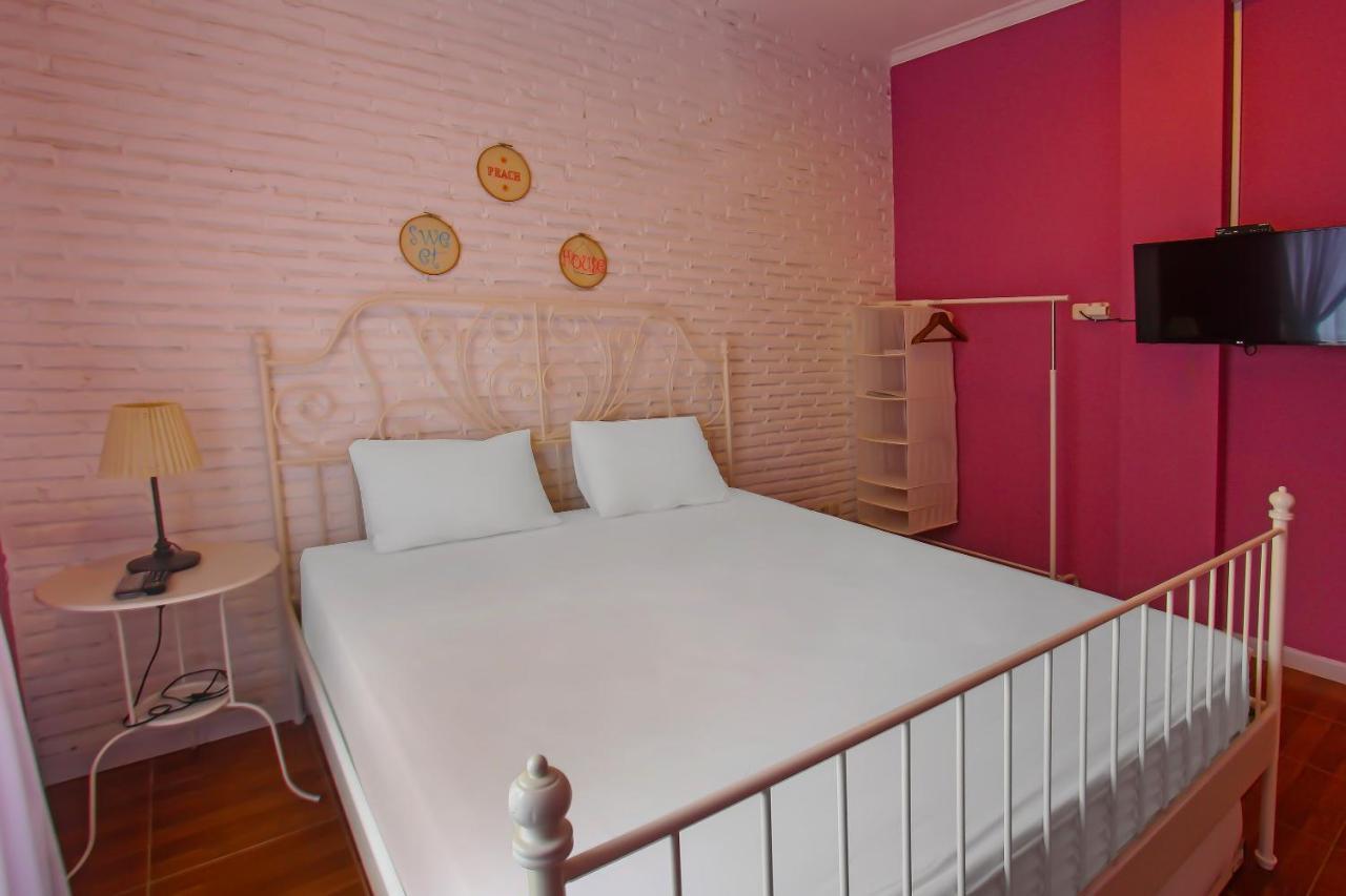 Capital O 92559 Sweet Peach House Hotel Montongbuwoh Luaran gambar